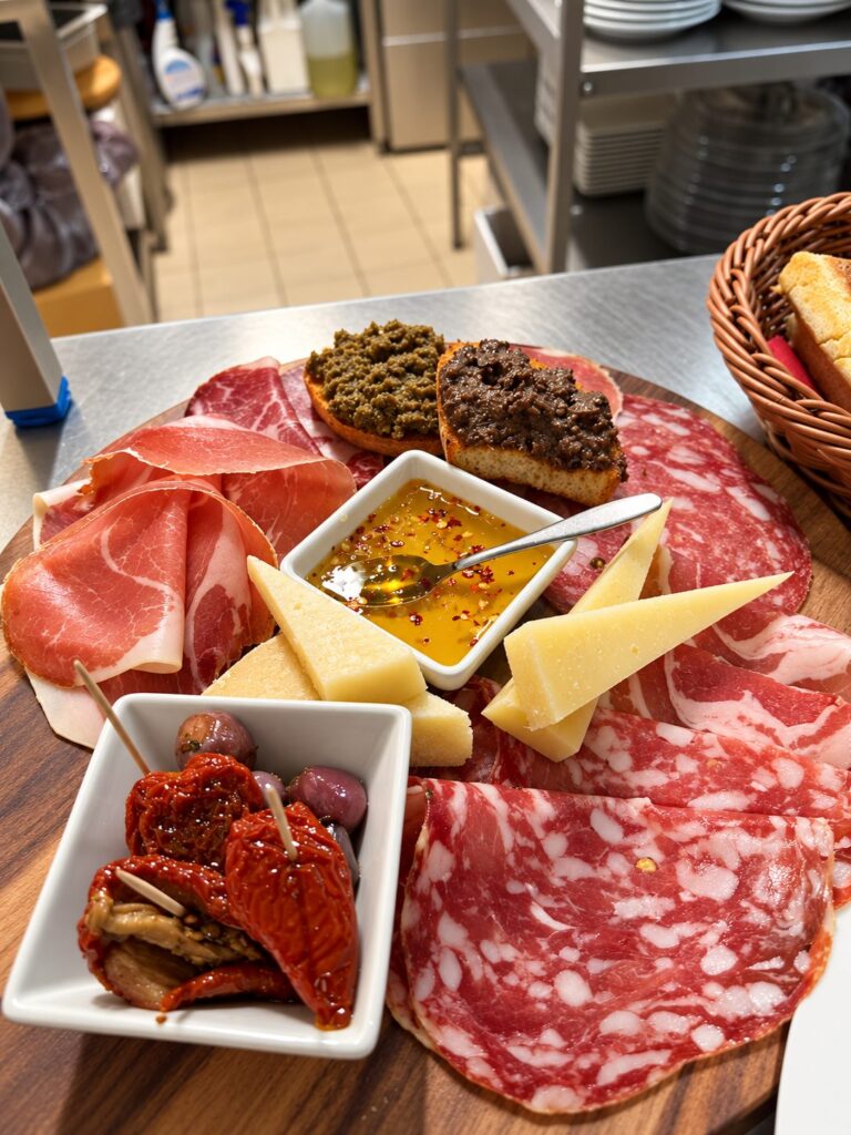 Tagliere di salumi e formaggi umbri
